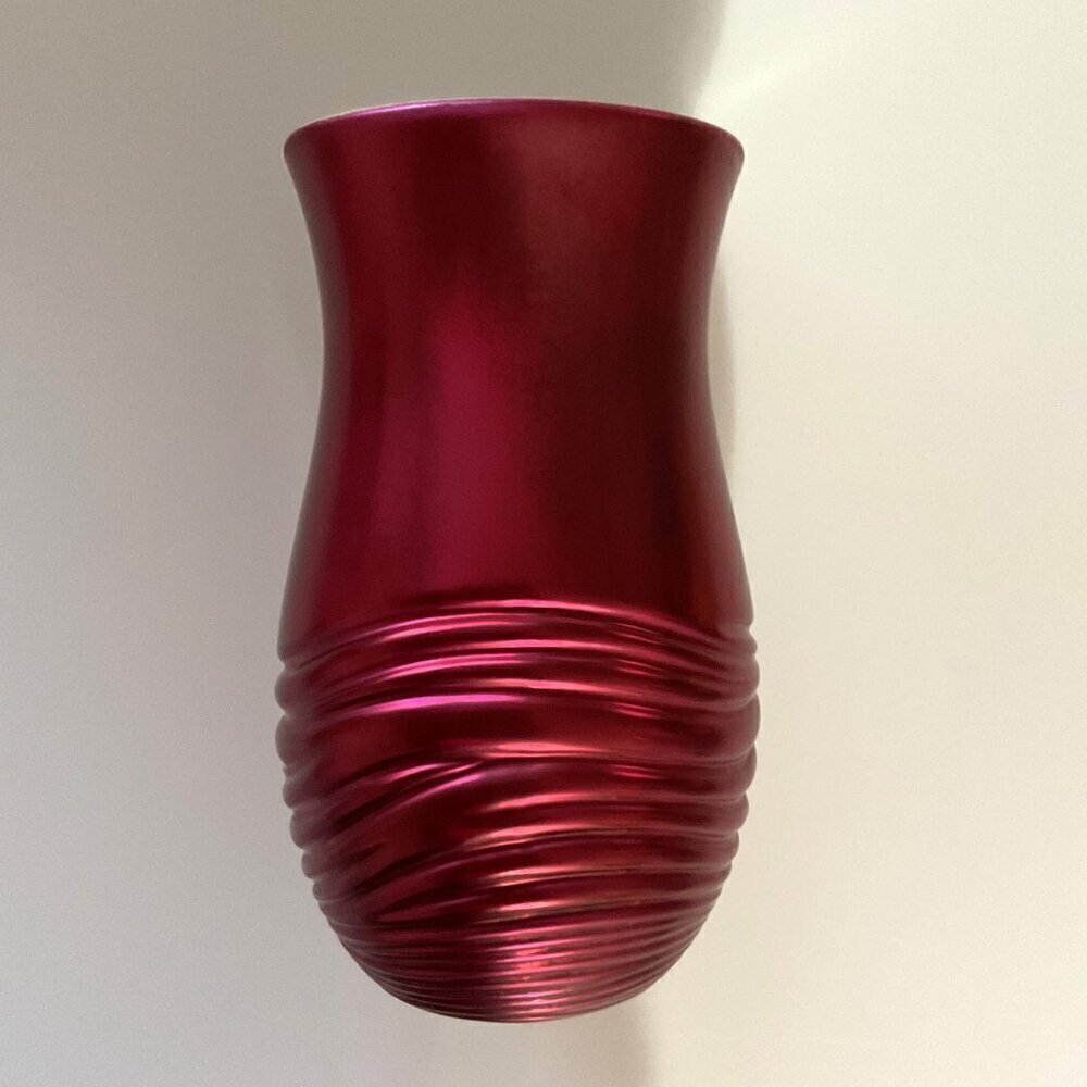 RED TELEFLORA’S RADIANTLY ROUGE VASE DISTRESSED - Picture 6 of 16